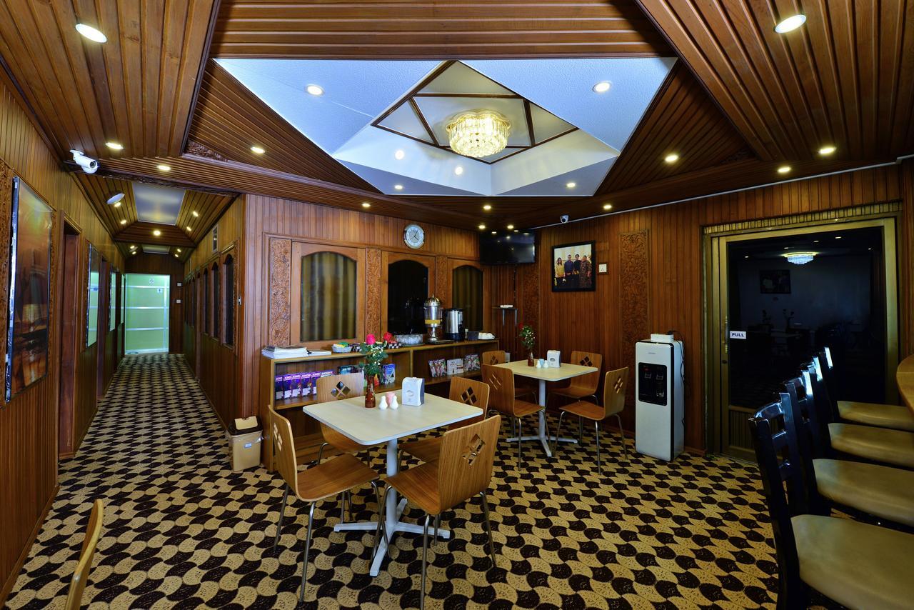 Backpacker Hostel (Adults Only) Yangon Exterior photo