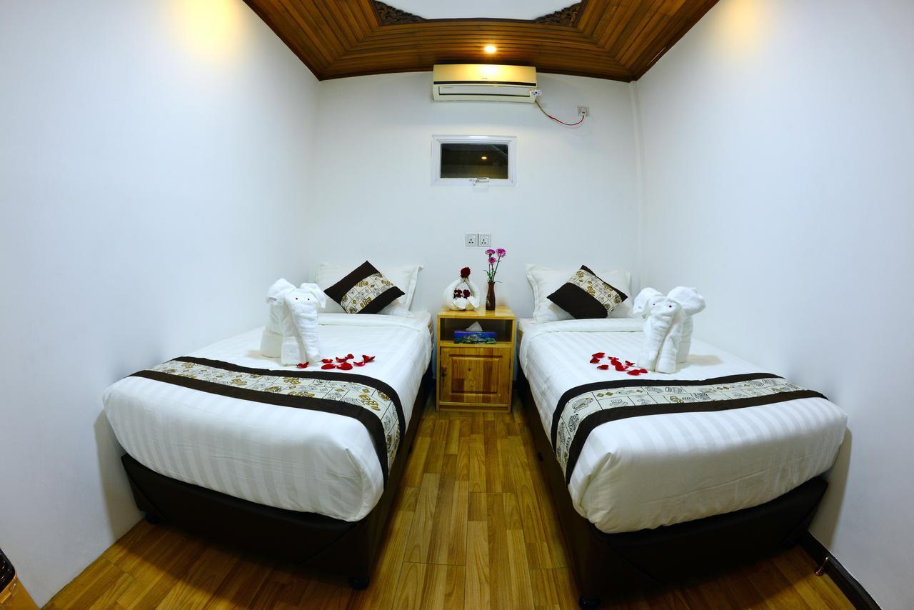 Backpacker Hostel (Adults Only) Yangon Exterior photo