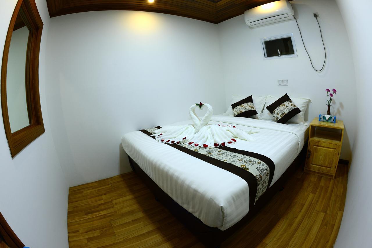 Backpacker Hostel (Adults Only) Yangon Exterior photo