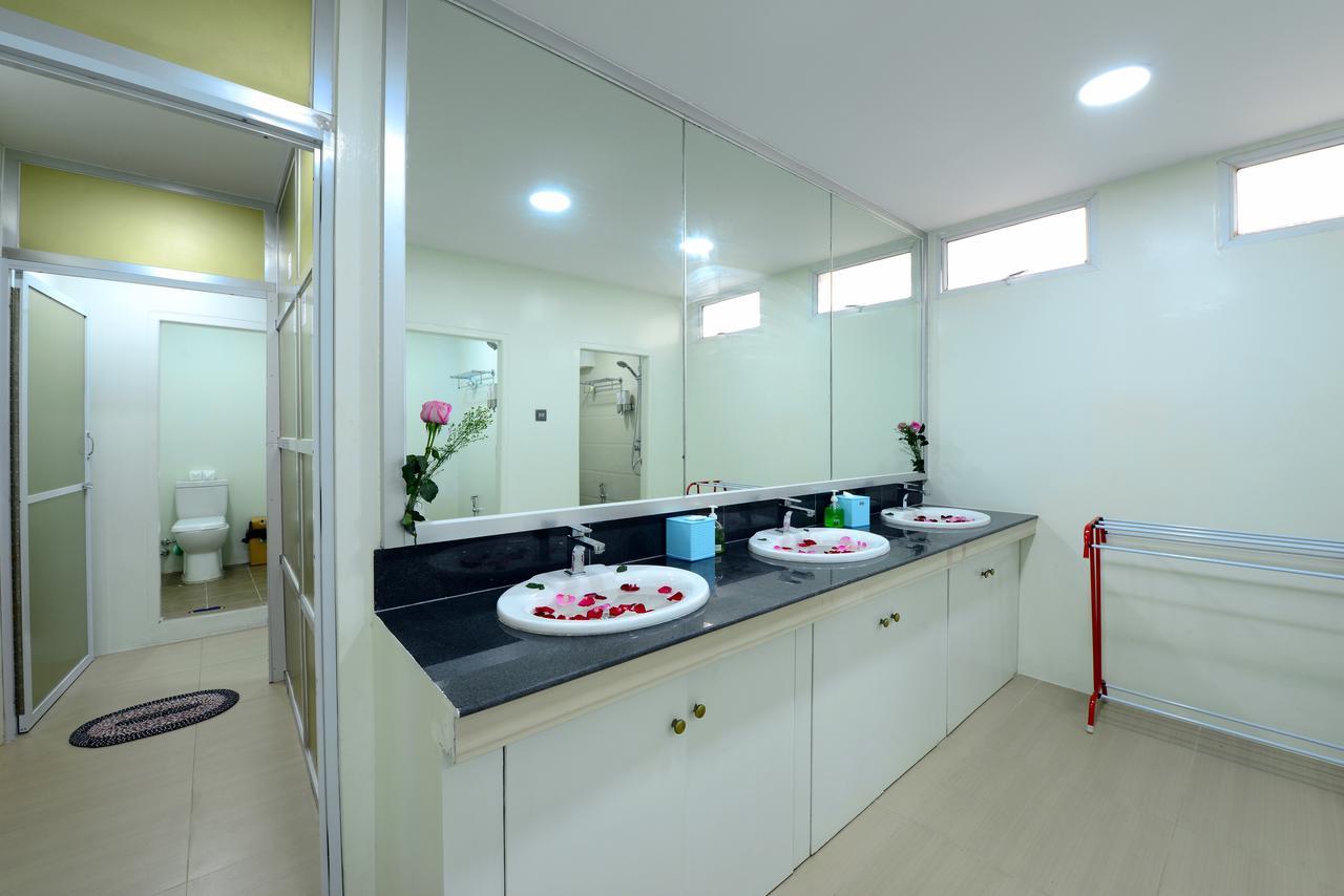 Backpacker Hostel (Adults Only) Yangon Exterior photo