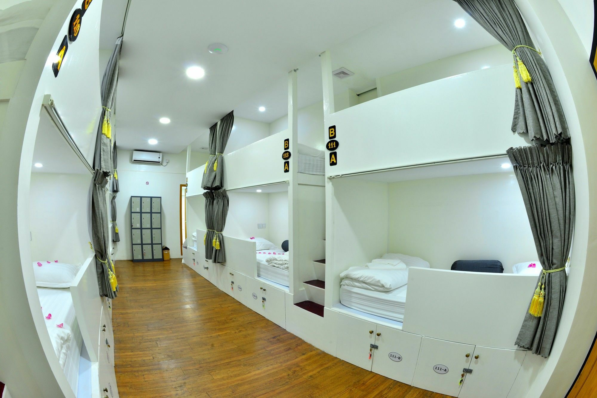 Backpacker Hostel (Adults Only) Yangon Exterior photo