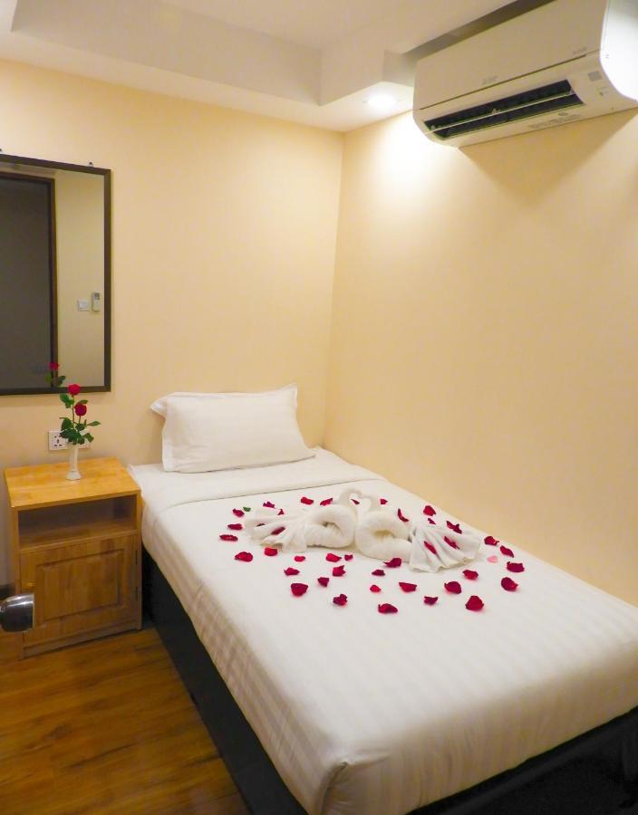 Backpacker Hostel (Adults Only) Yangon Exterior photo